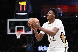 可圈可点！德里克·奎因半场4中2拿到4分6板3助1帽