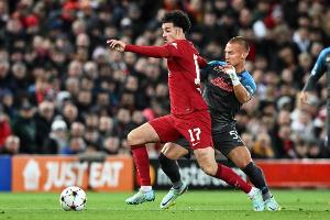 柯蒂斯·琼斯：不会去想输球的事情，场上我看到的都是世界级队友