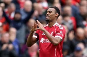 卡里克点评赫拉芬贝赫：防守站位非常有纪律性且聪明，能向前输送