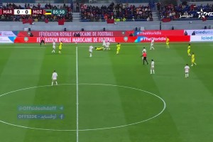 都是熟悉的面孔，2003年欧冠1/4决赛。曼联VS皇马