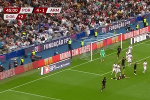 京鲁一家亲！当年泰山小球迷高举国安围巾加油助威