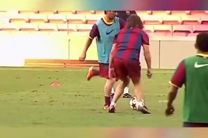 这也能进？当年梅西这脚零度角挑射，把对方门将都看懵了！