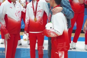 忙碌的杜导，看完U18男篮拿金牌，接下来你们猜…...