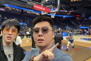 杜兰特虽然还是单身，但抱小孩的手势也太娴熟了吧