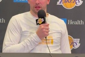 雷迪克：5.3万美元的奖金是一大笔钱！一旁的海斯频频点头表示同意