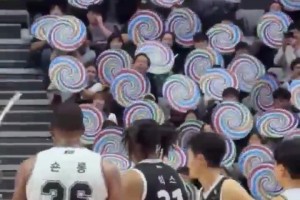 巴顿辱骂伊萨克：该死的索马里冒牌货！