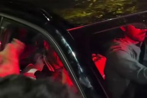 马杜埃凯替补登场时斯坦福桥嘘声四起，帕尔默在场边热身的反应