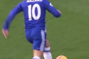 据说这个球值1.5亿欧元！英超名场面之阿扎尔独闯龙潭