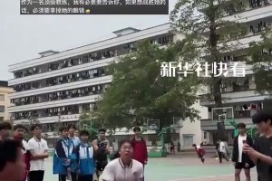 卧槽，这是一个女生能在球场上做出的动作？太牛X了吧！