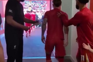 心酸！当年克洛普停下和萨拉赫握手被无视，自己尬笑了化解无奈