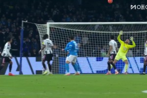 又是角球造险！迪洛伦佐甩头攻门！迪格雷戈里奥神勇扑出！