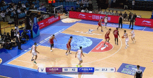 凌波微步！李祥波后转身接前转身晃开防守杀到篮下上篮得手