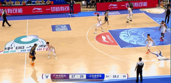 你要上五大囧？奎因连续胯下运球结果运到自己脚上最终失误