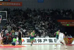 手起刀落！陈盈骏晃开防守人三分出手皮球入网压哨命中