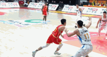 分差上双！桑普森跟进上篮得分并造成犯规广厦一波8-0